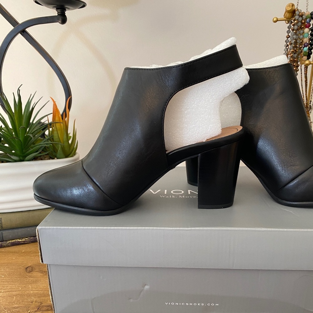 BRAND NEW Never Worn Vionic Perk Lacey Black Leather Shoes‎ - Size 10 Wide